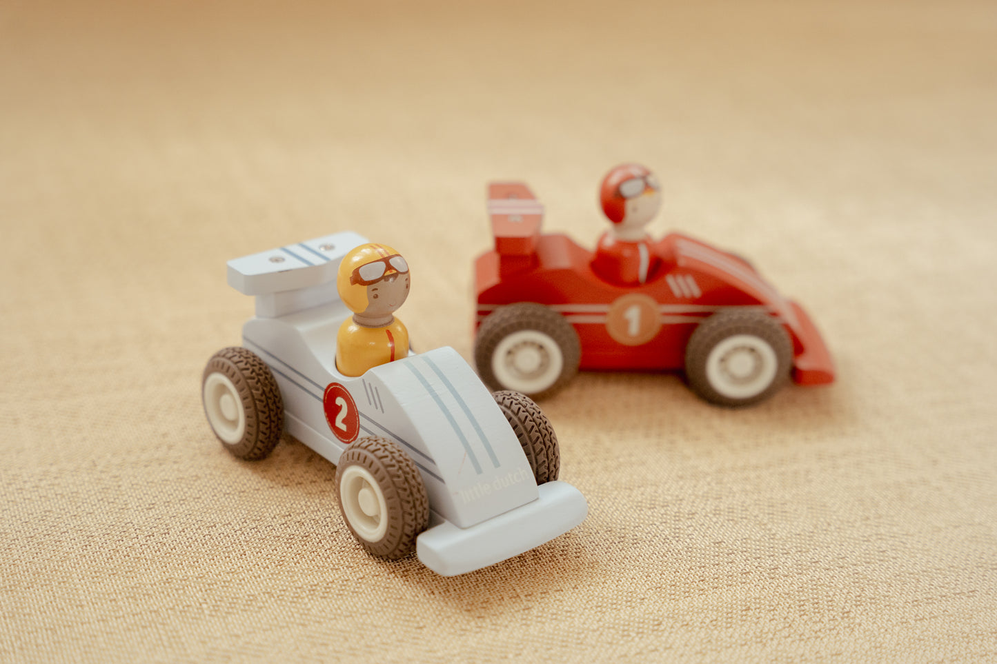 Voitures de course en bois