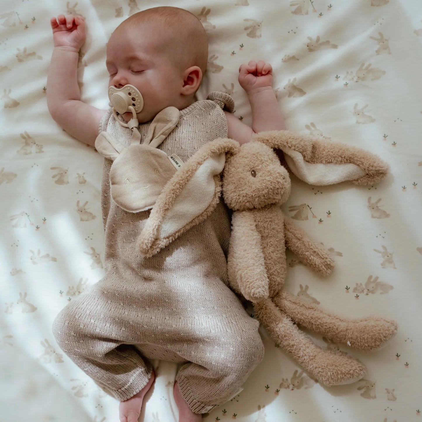 Doudou attache-tétine en gaze de coton lapin - Baby Bunny-Little Dutch