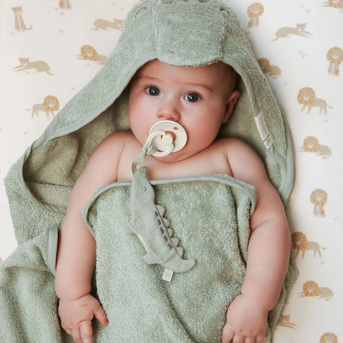Doudou attache-tétine Crocodile Safari Friends – Little Dutch