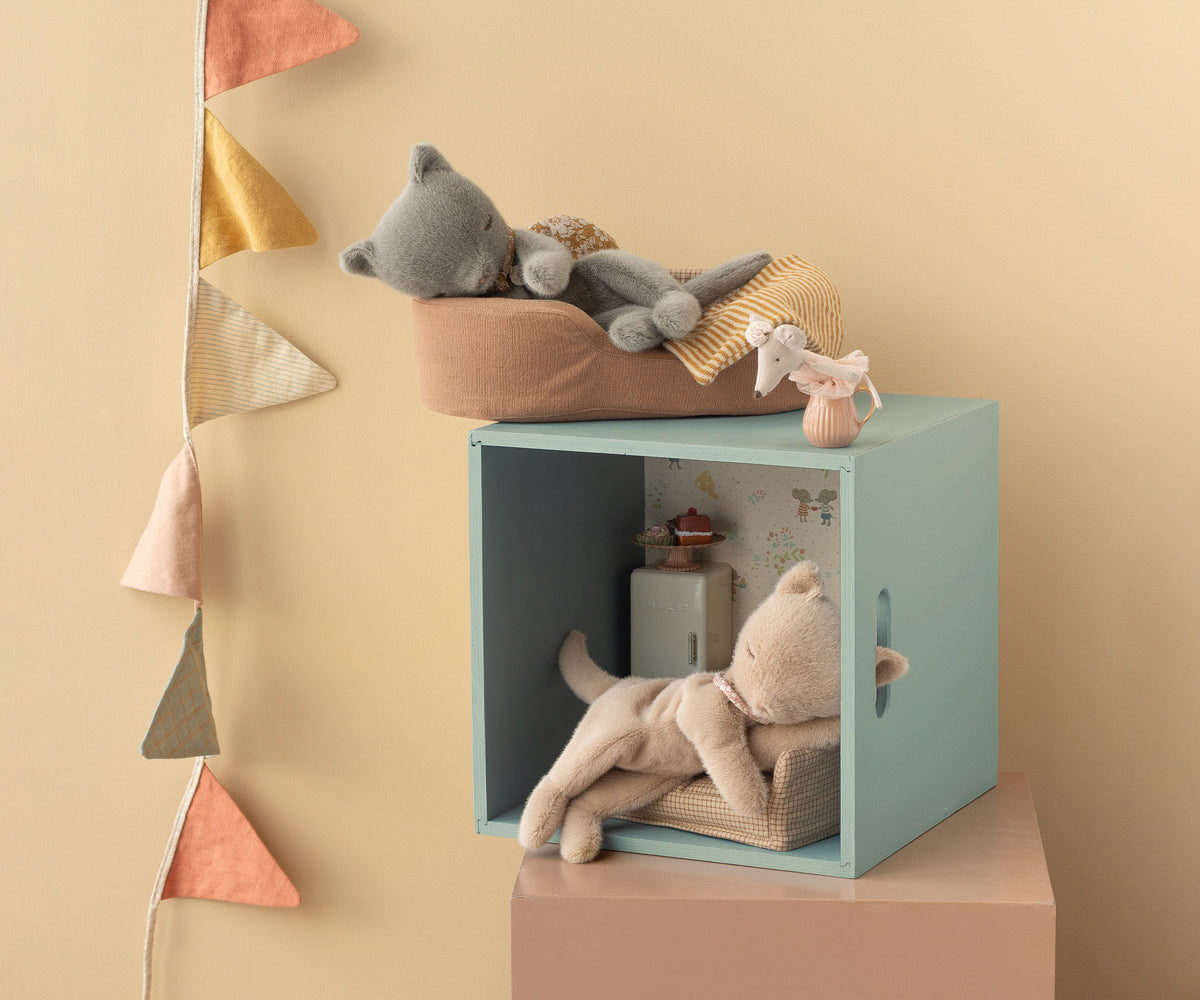 Peluche chaton endormi, Petit - Crème pêche - Maileg