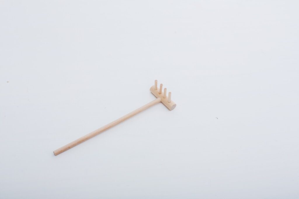 Petit râteau en bois pour enfants pour jeu sensoriel- Leukmetletters