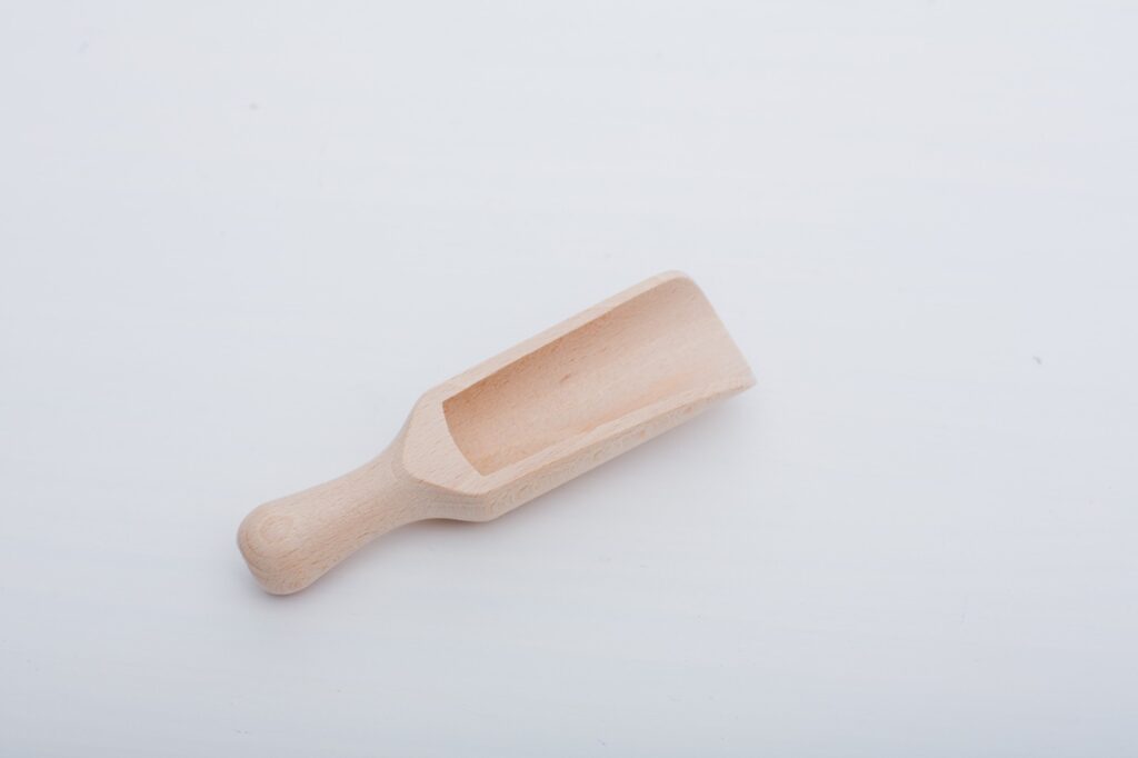 Grande cuillère en bois pour jeu sensoriel - Leukmetletters