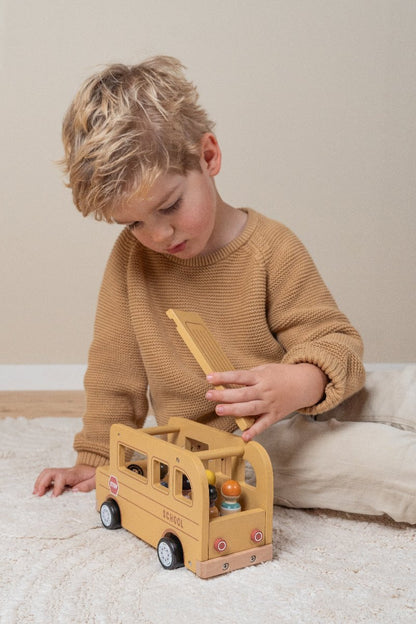 Bus scolaire avec figurines