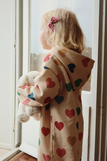 Madeleine le Chiot avec Panier - Peluche - Konges Sløjd