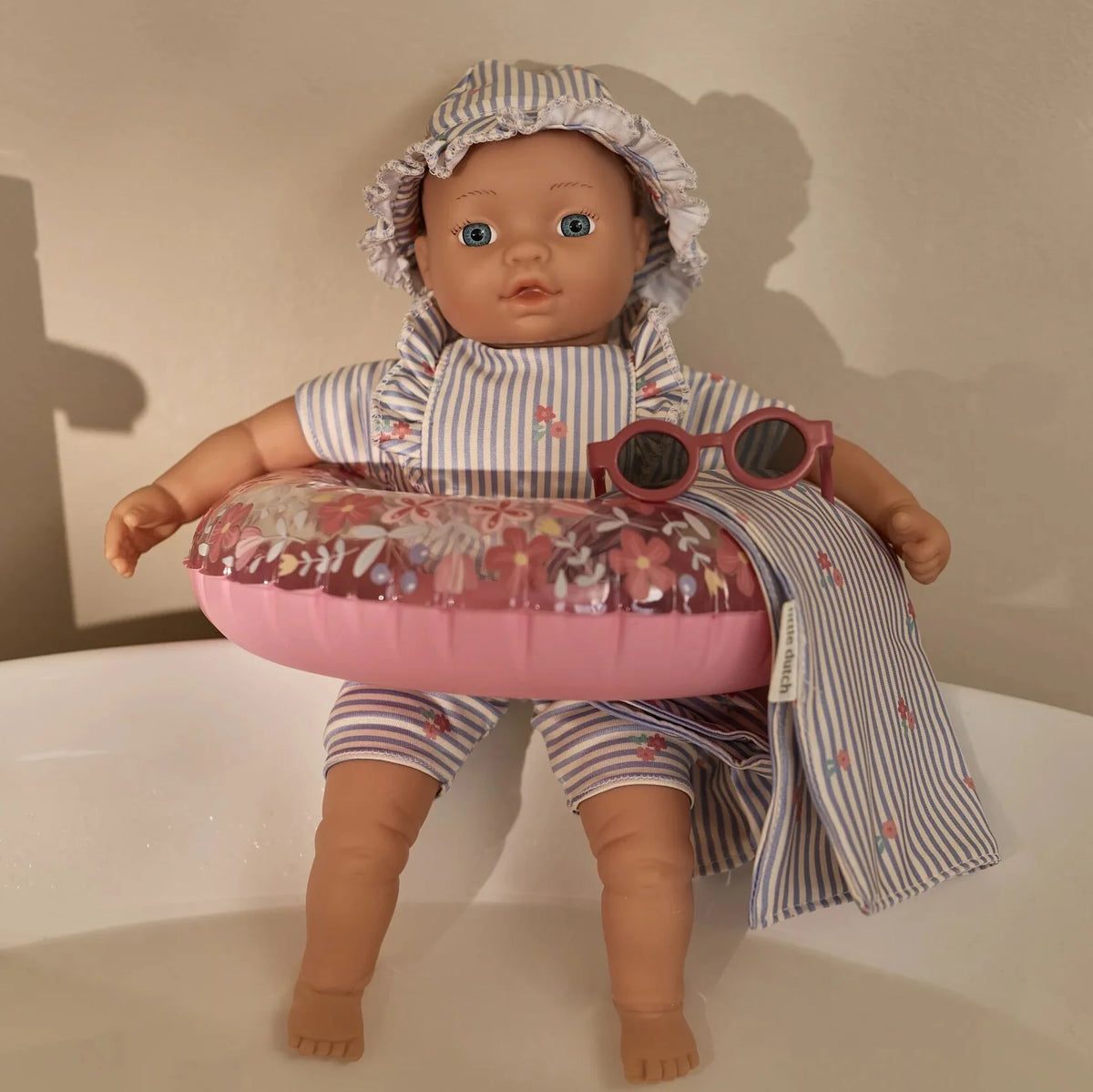 Poupée nageuse Mara avec piscine et accessoires – Little Dutch