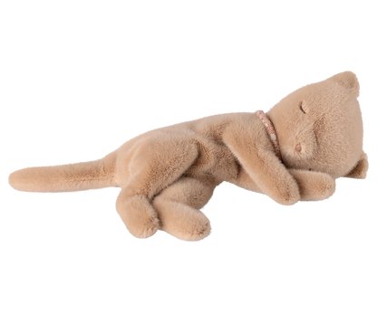 Peluche chaton endormi, Petit - Crème pêche - Maileg