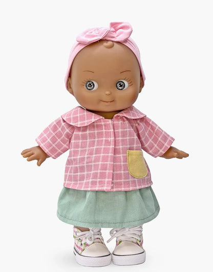 Maïa à l’école et son ensemble à carreaux rose - Minikane