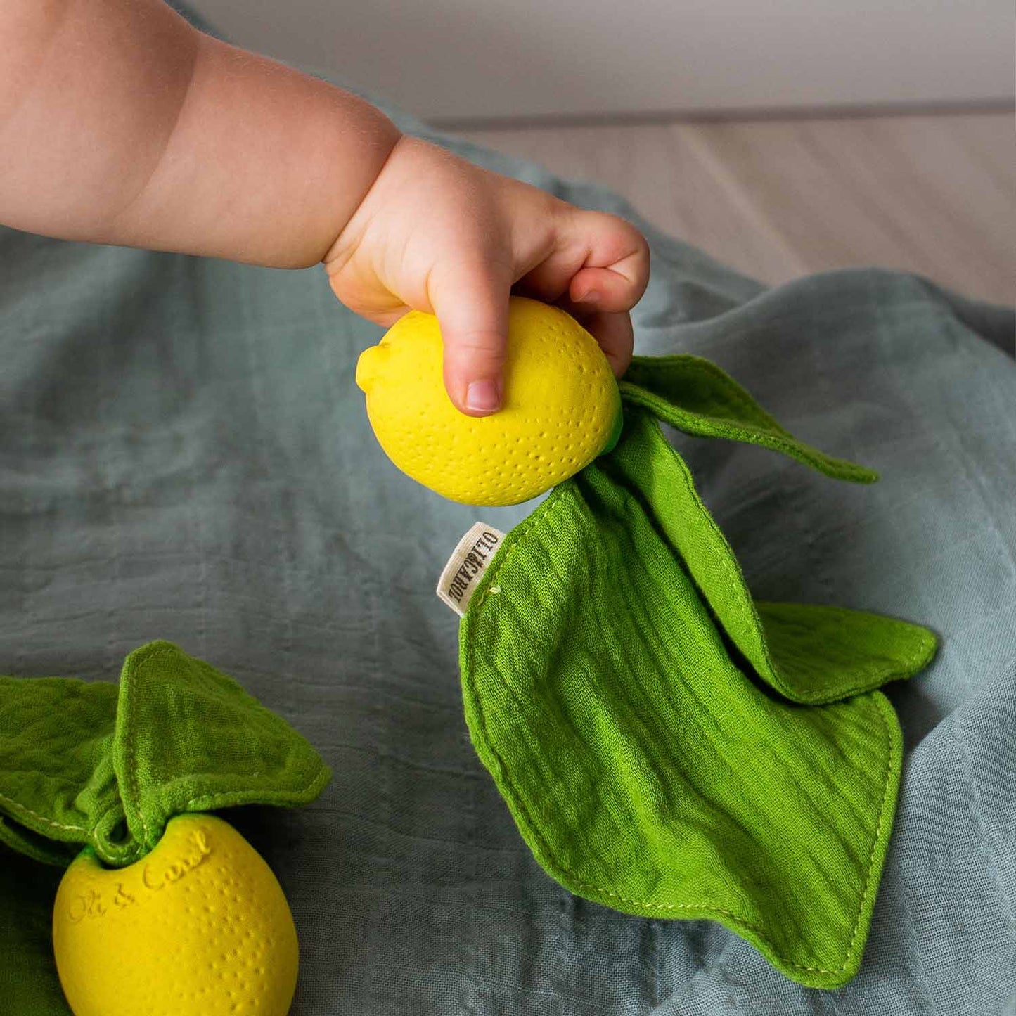 Lou le citron 🍋 Mini Doudou-Anneau Dentition Bébé- Oli and Carol
